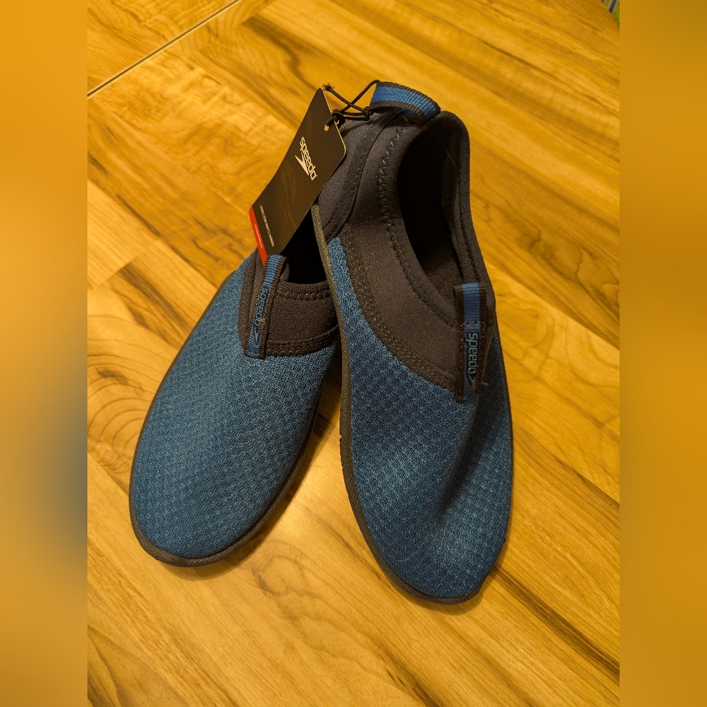 Speedo Black and Blue Athletic Shoes with Dynamic Design